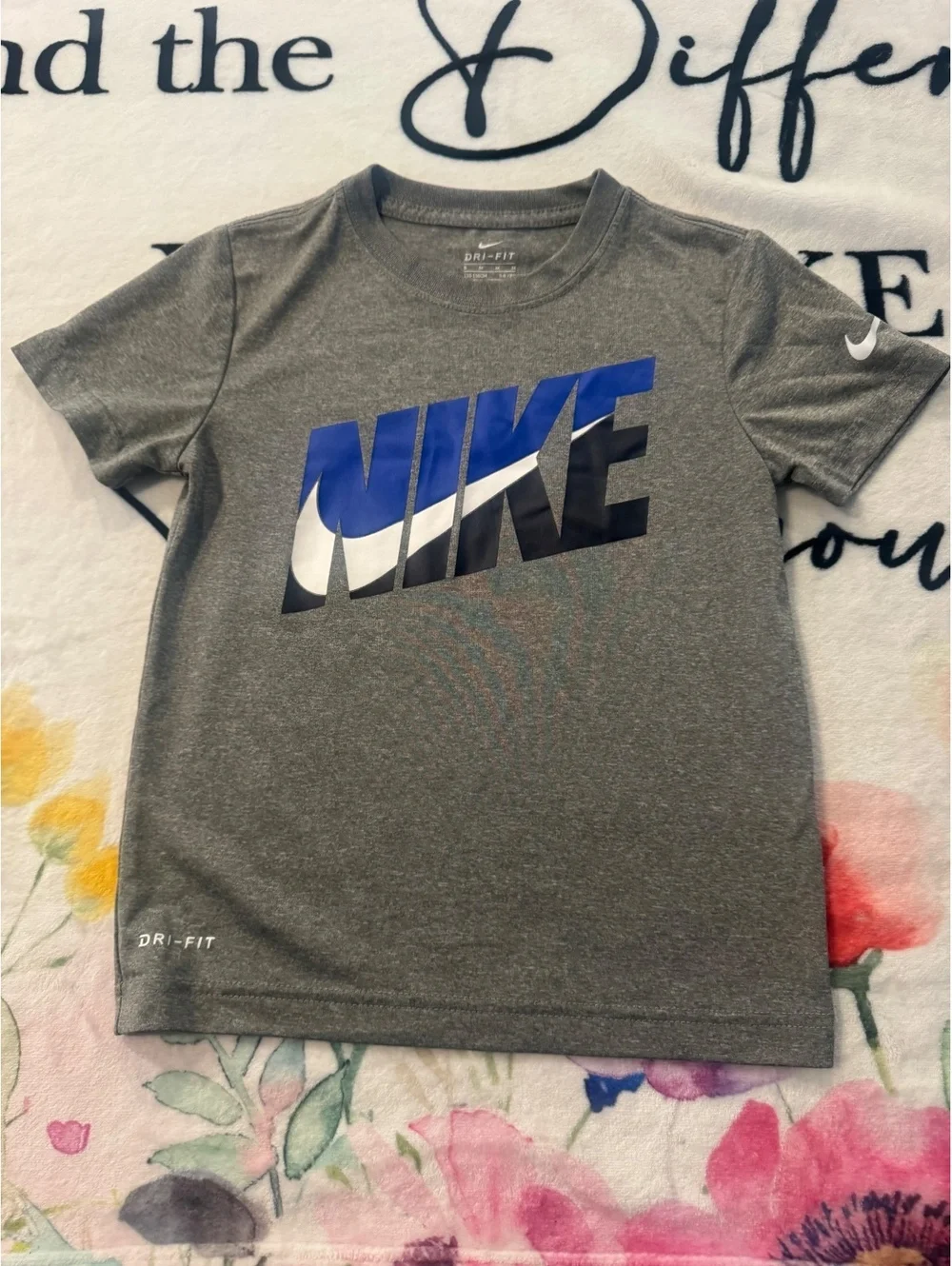 Nike Dri-Fit Boys' Gray Tri-Color Logo Crewneck Short-Sleeve T-Shirt Size S 5/6